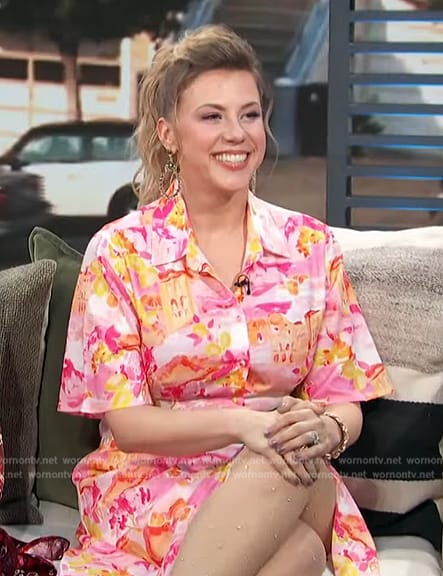 Jodie Sweetin's pink floral print shirtdress on Access Hollywood