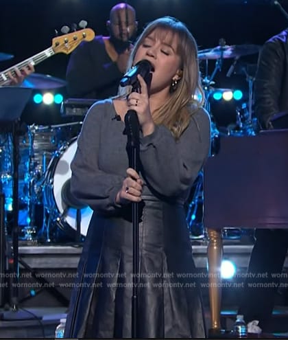 Kelly's gray scoop neck sweater and leather skirt on The Kelly Clarkson Show