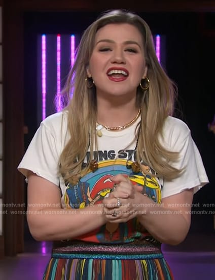 Kelly's rolling stone graphic tee on The Kelly Clarkson Show