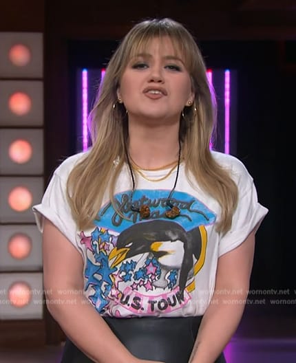 Kelly's fleetwood mac graphic tee on The Kelly Clarkson Show