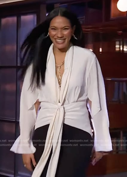 Rachel Montez's white two-tone gown on The Kelly Clarkson Show
