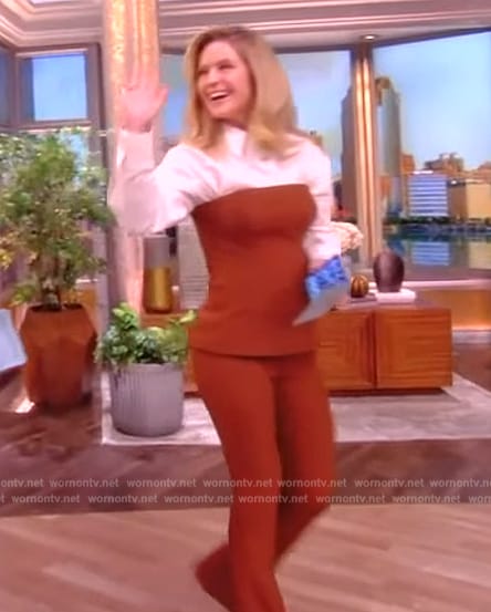 Sara's strapless top and pants on The View