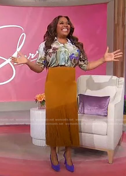 Sherri's floral print blouse and fringe skirt on Sherri