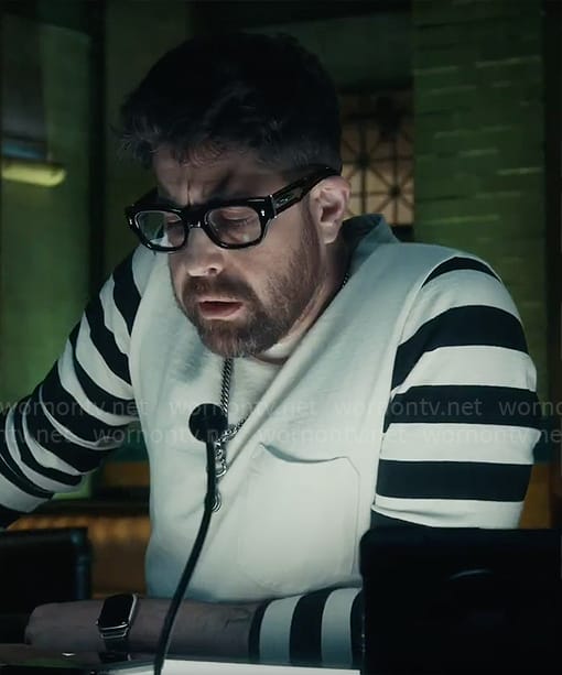 Harry's t-shirt with striped sleeves on The Equalizer