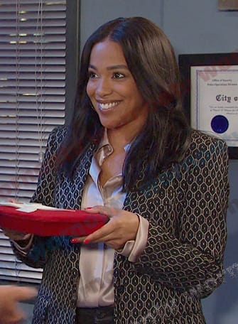 Jada's black geometric blazer on Days of our Lives