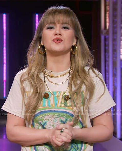 Kelly's Nirvana graphic tee on The Kelly Clarkson Show