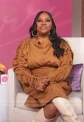 Sherri's brown ruched sleeve dress on Sherri