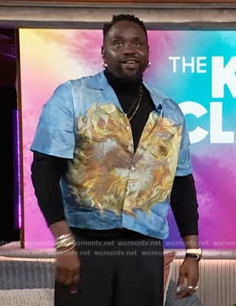 Brian Tyree's blue printed shirt on The Kelly Clarkson Show