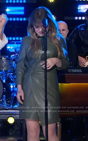 Kelly's green leather dress on The Kelly Clarkson Show
