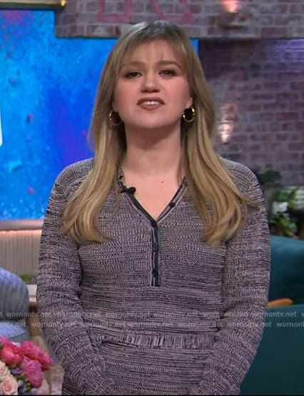 Kelly's gray space dye dress on The Kelly Clarkson Show