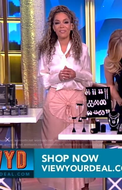 Sunny's pink rose applique skirt on The View