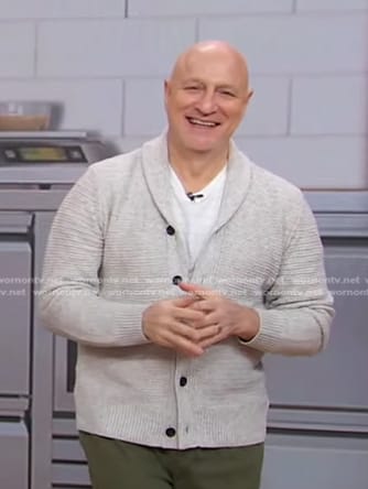 Tom Colicchio's shawl collar cardigan on Good Morning America