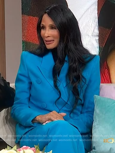 Beverly Johnson's blue double breasted suit on Sherri