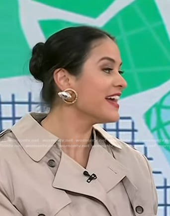 Donna's earrings on Today