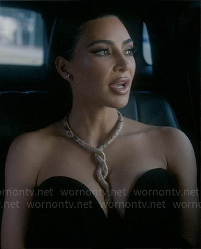 Siobhan's snake necklace on American Horror Story Delicate