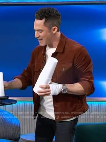 Justin Willman's brown corduroy jacket on The Kelly Clarkson Show