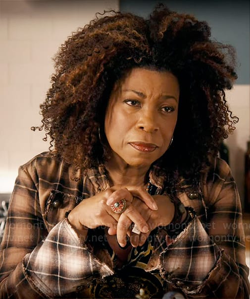 Vi's plaid jacket on The Equalizer