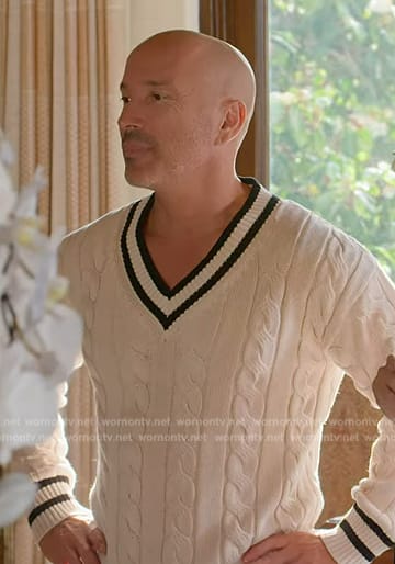 Brett's white cable knit sweater on Selling the OC