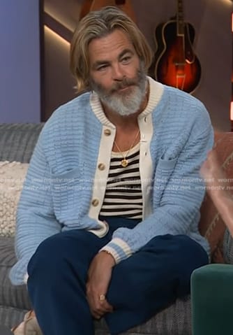 Chris Pine's blue knit cardigan on The Kelly Clarkson Show