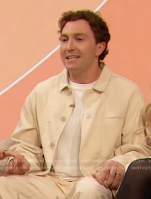 Daryl Sabara's ivory denim jacket on The Drew Barrymore Show