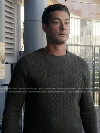 Doug's grey cable knit sweater on 9-1-1