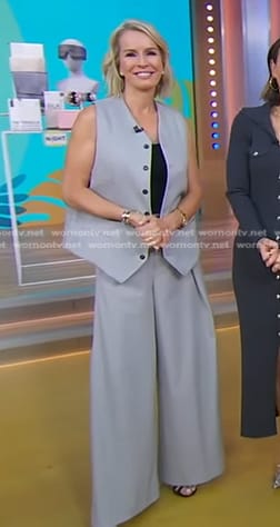 Jennifer's grey oversized vest and pants on Good Morning America