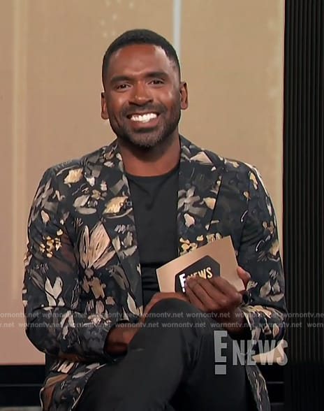 Justin's black floral print blazer on E! News