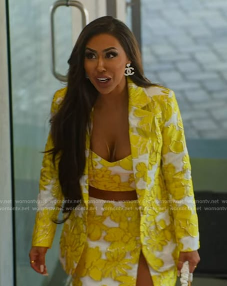 Kayla's yellow floral print blazer and skirt on Selling the OC