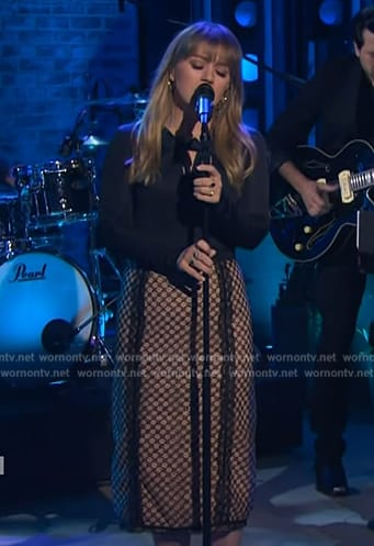 Kelly's lace overlay skirt on The Kelly Clarkson Show