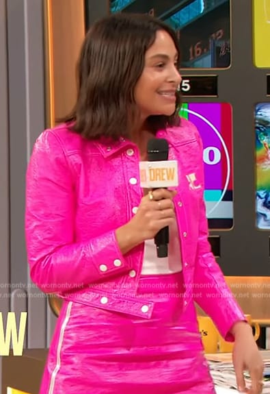 Lauren's hot pink jacket on The Drew Barrymore Show