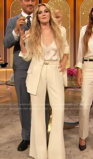 Drew's white belt on The Drew Barrymore Show