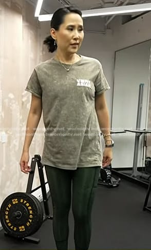 Vicky's grey tee and dark green leggings on Today