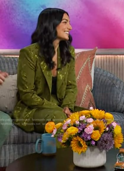 Zoya Biglary's green floral velvet blazer on The Kelly Clarkson Show