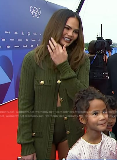 Chrissy Teigen's green cable knit cardigan on E! News