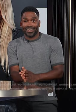 Justin's gray ringer tee on E! News