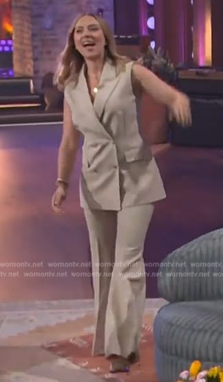 Scarlett Johansson's beige vest and pants on The Kelly Clarkson Show