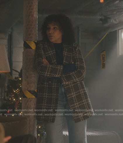 Allison's plaid double breasted blazer on The Umbrella Academy