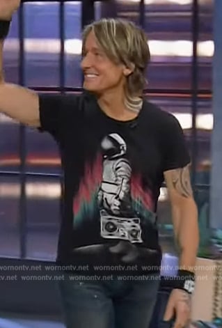 Keith Urban's Astronaught graphic tee on The Kelly Clarkson Show