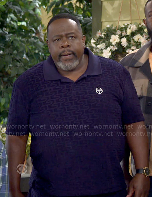 Calvin's navy textured polo shirt on The Neighborhood