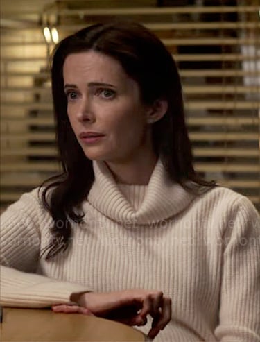 Lois's ivory turtleneck sweater on Superman and Lois