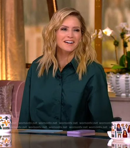 Sara's green button down shirt on The View