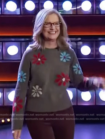 Bonnie Hunt's gray floral print sweater on The Kelly Clarkson Show