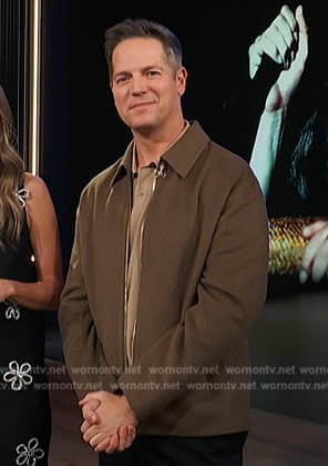 Jason's brown jacket on E! News