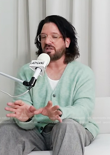 JC Chasez's mint cardigan on E! News