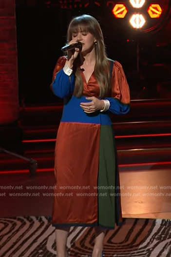 Kelly's colorblock satin wrap dress on The Kelly Clarkson Show