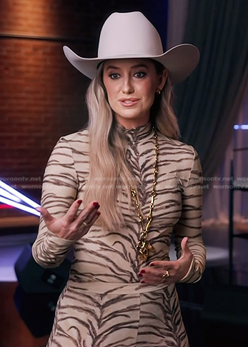 Lainey Wilson's beige animal print top and flare pants on The Voice