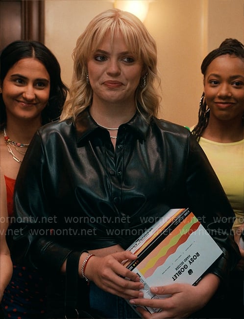 Leighton's cropped leather shirt and leather panel jeans on The Sex Lives of College Girls
