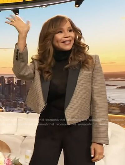 Rozie Perez's contrast check blazer on The Drew Barrymore Show