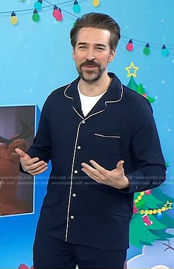 Joe Fryer's navy contrast trim pajamas on Today