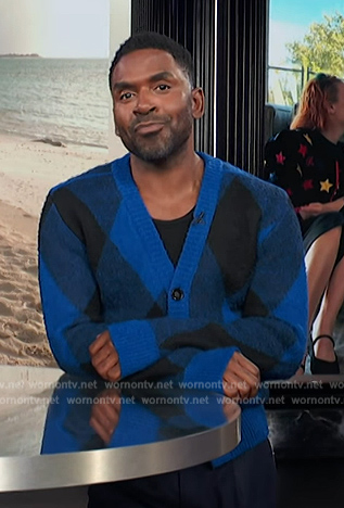 Justin's blue argyle knit cardigan on E! News